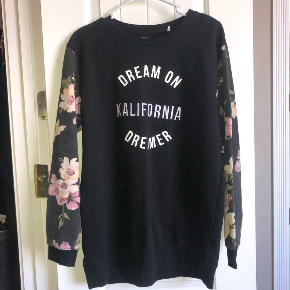 KENDALL + KYLIE SWEATSHIRT